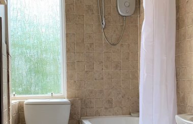 Wellington St - Bathroom