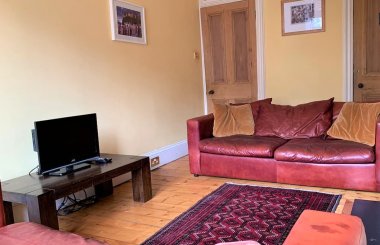 Wellington St - Living room 2